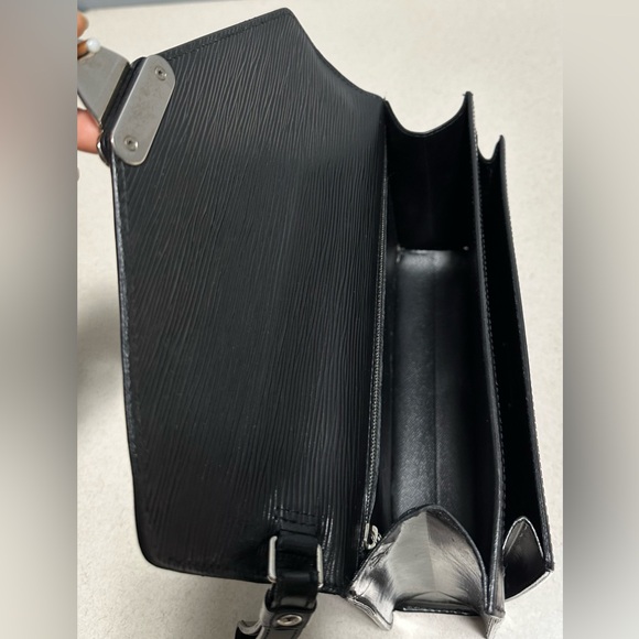 Louis Vuitton Pochette Serie Dragonne Epi Black - Picture 11 of 16